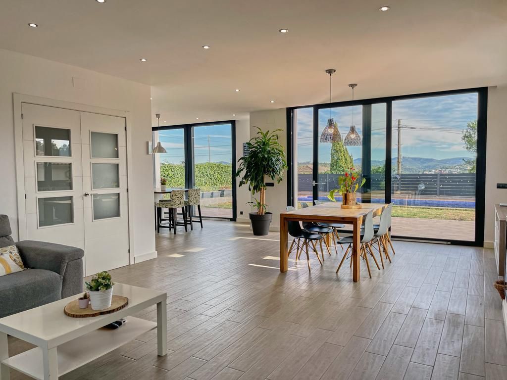 Maison à Canyelles, Espagne, 230 m² - image 2