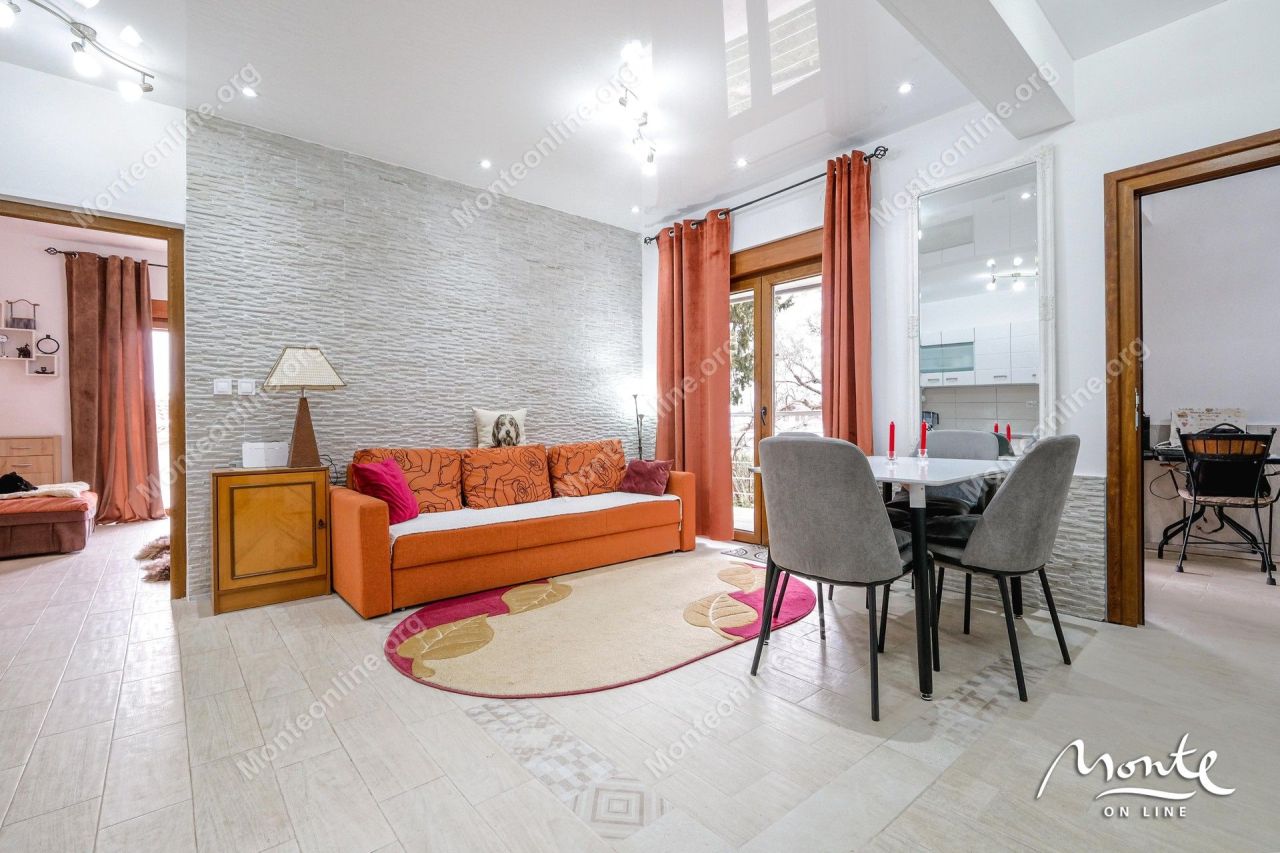 Wohnung in Tivat, Montenegro, 77 m² - Foto 1