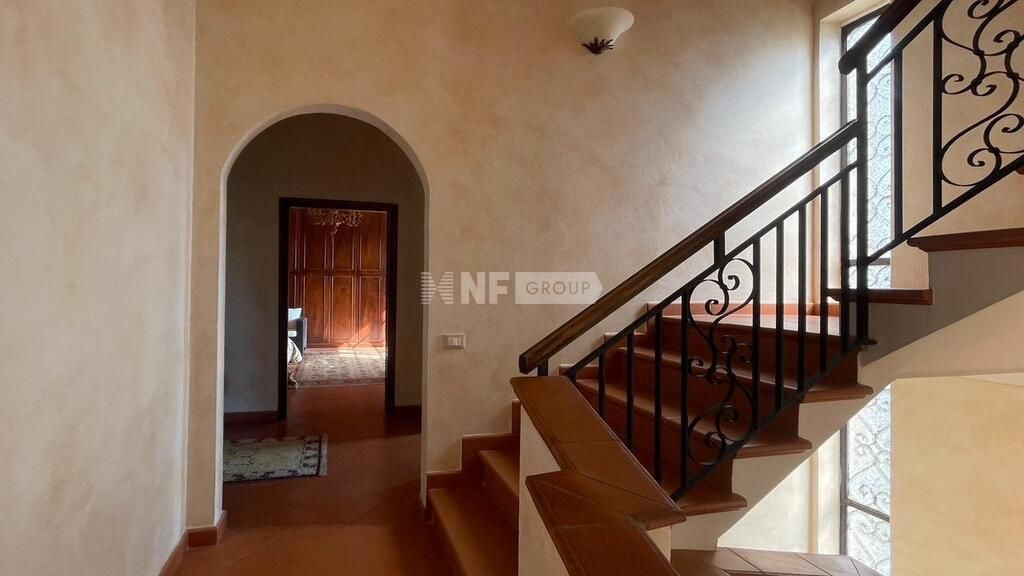 Villa in Pistoia, Italy, 450 m² - picture 2