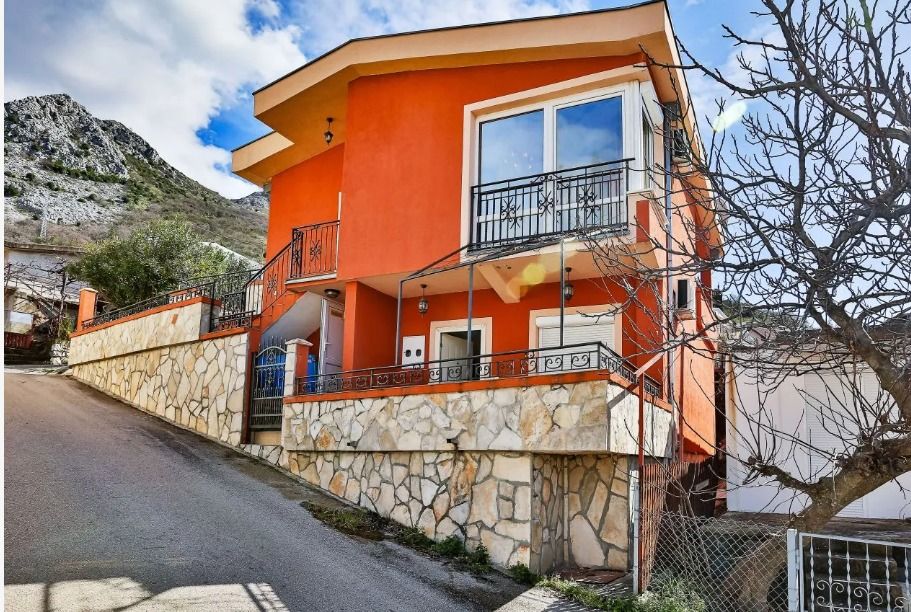 Maison à Sutomore, Monténégro, 128 m² - image 1