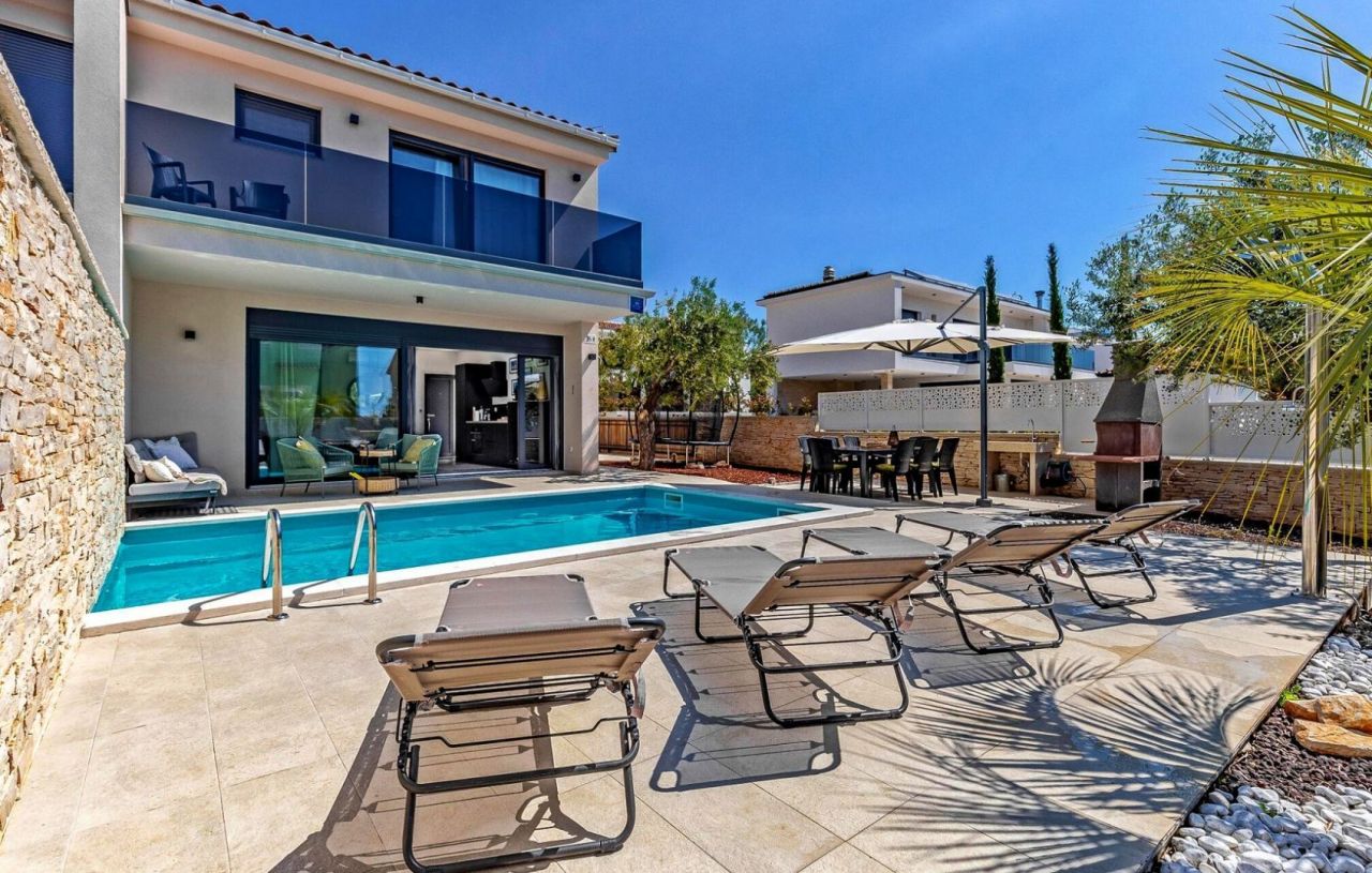 Villa à Fažana, Croatie, 110 m² - image 1