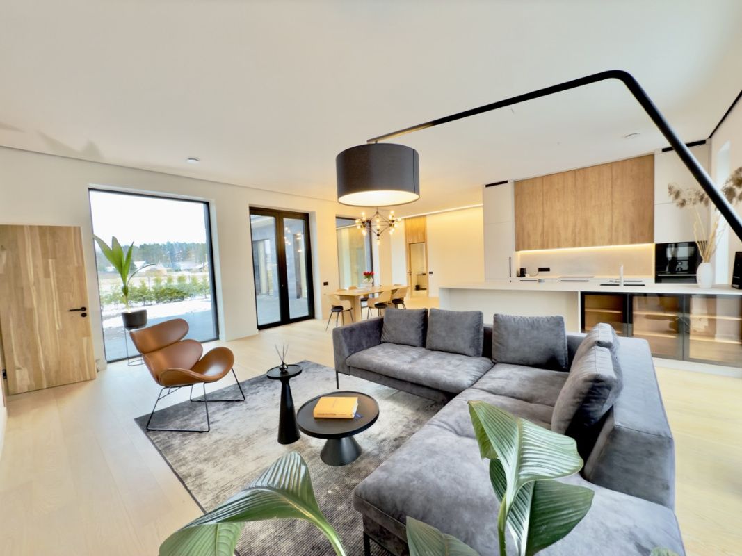 Casa en Distrito de Riga, Letonia, 300 m² - imagen 1