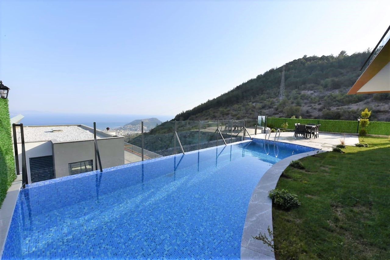 Villa à Alanya, Turquie, 330 m² - image 1