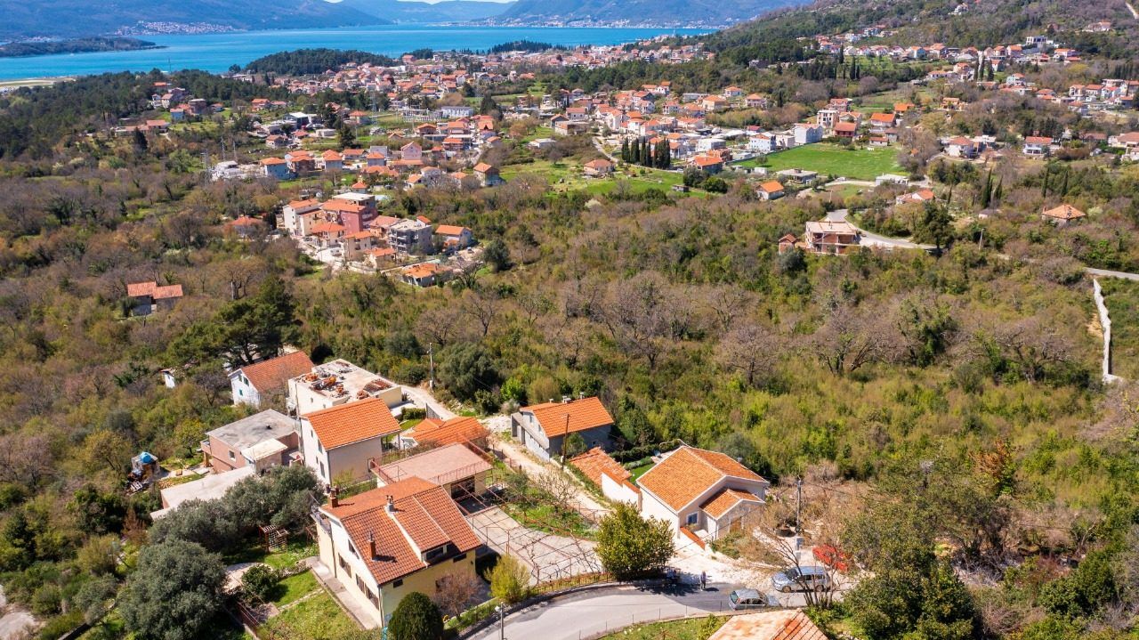 Terreno en Kotor, Montenegro, 12 131 m² - imagen 1