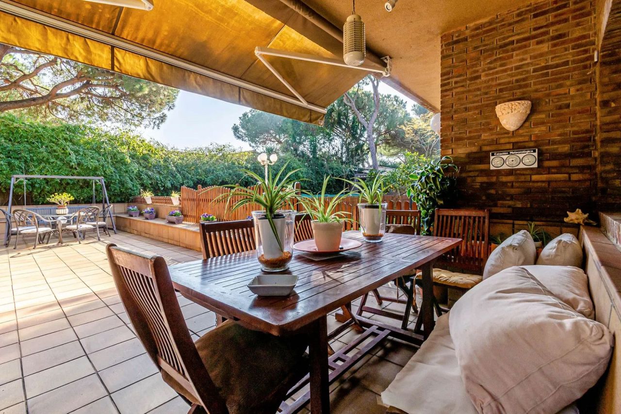 Villa en Gava Mar, España, 710 m² - imagen 5