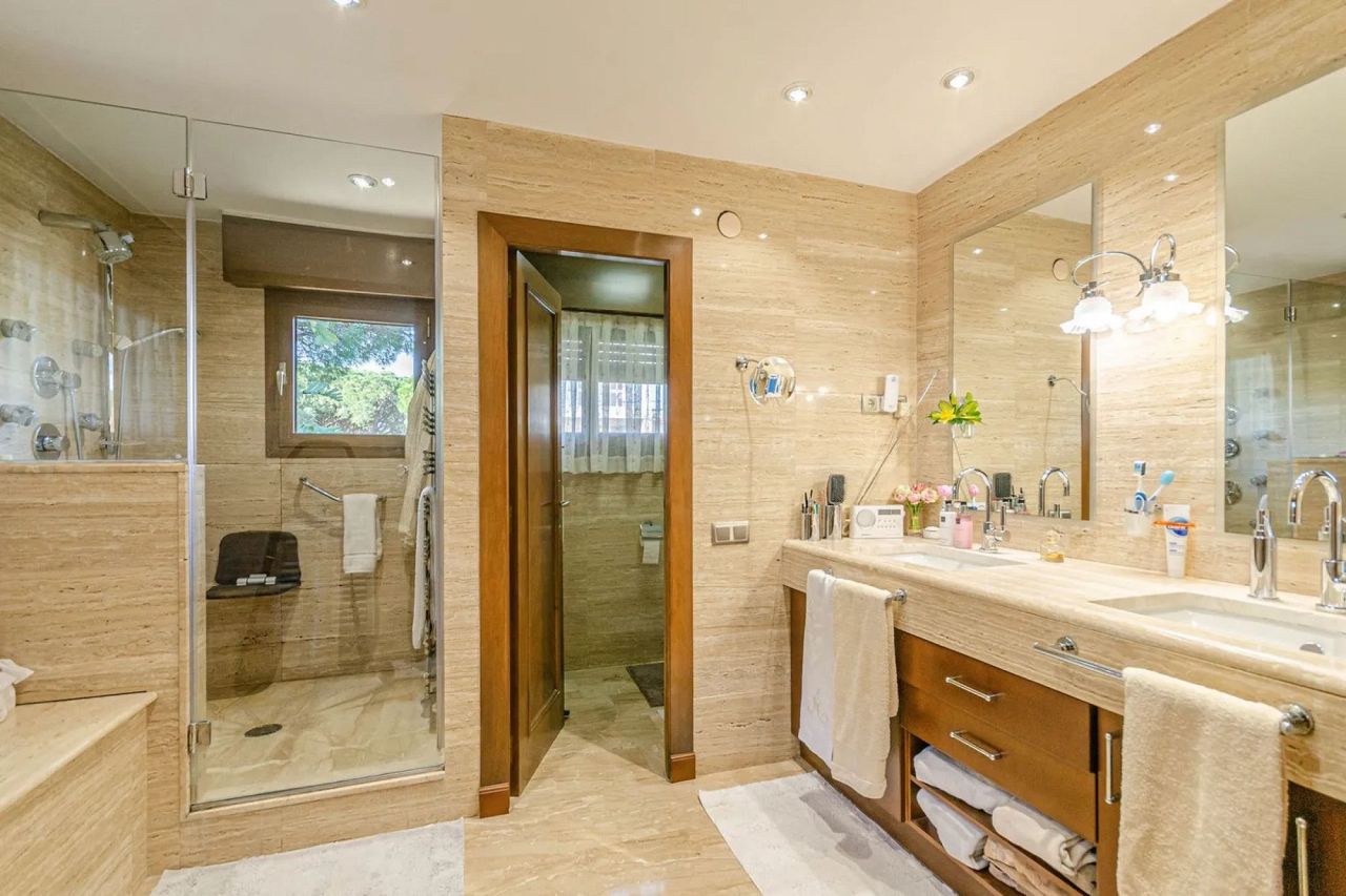 Villa en Gava Mar, España, 710 m² - imagen 17