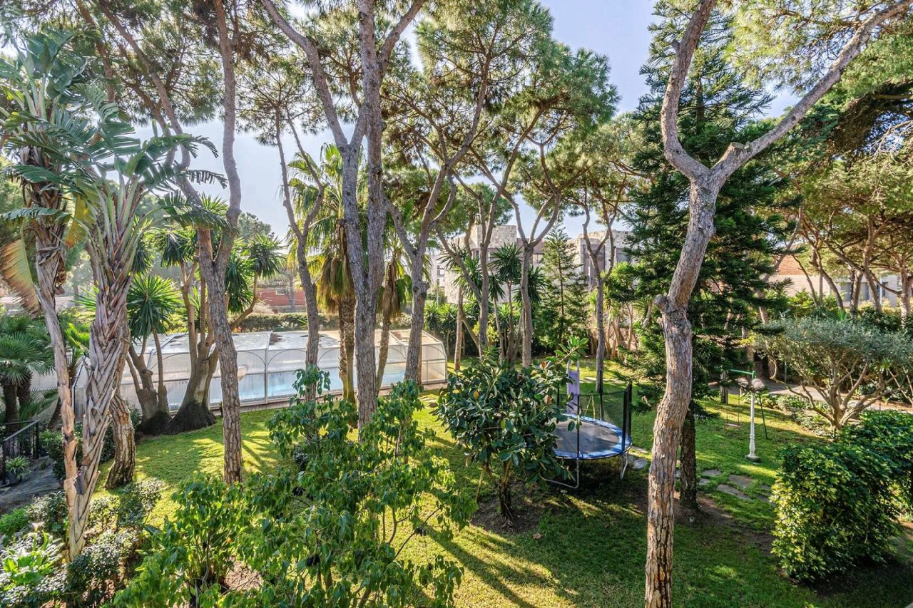 Villa en Gava Mar, España, 710 m² - imagen 4