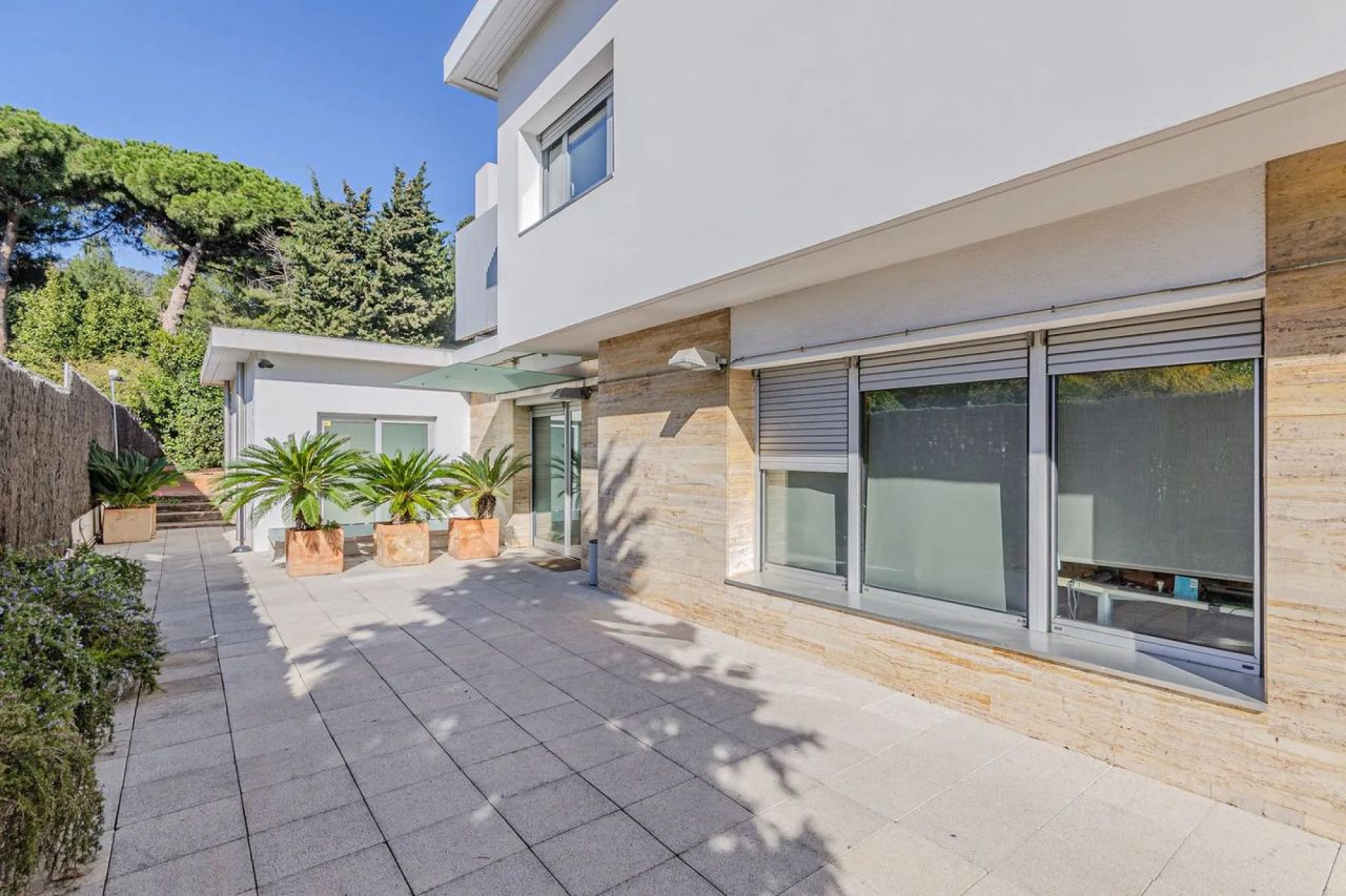 Maison à Barcelone, Espagne, 815 m² - image 9