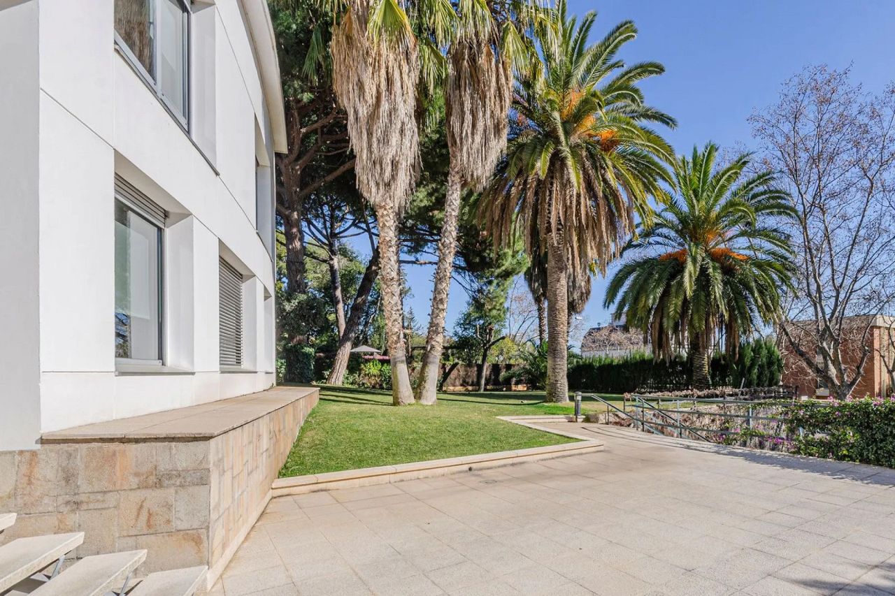 Maison à Barcelone, Espagne, 815 m² - image 8