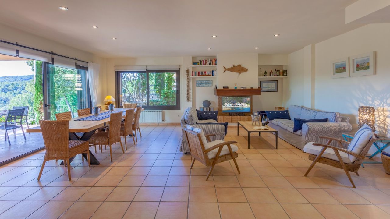 Villa en Tamariu, España, 220 m² - imagen 1