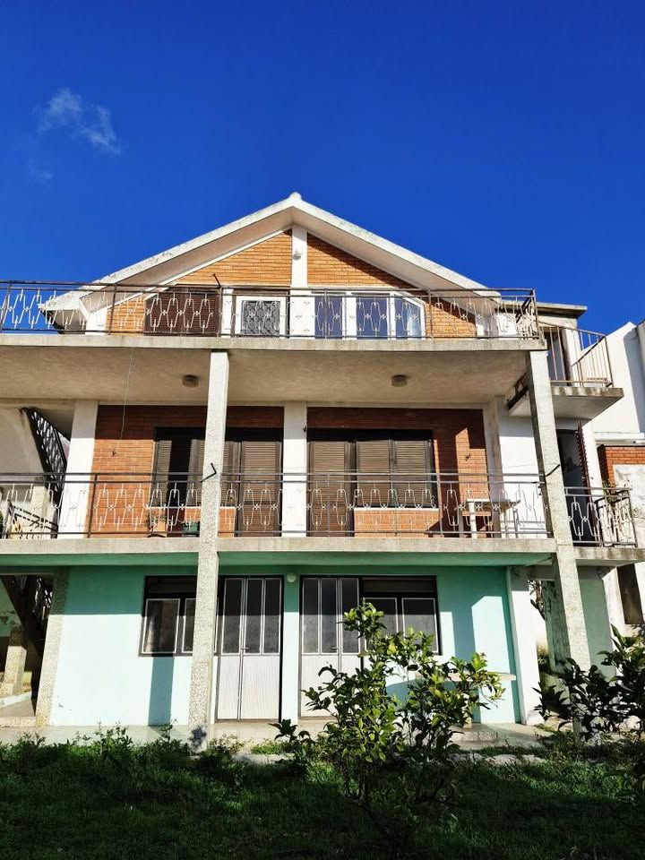 Maison à Dobra Voda, Monténégro, 249 m² - image 1