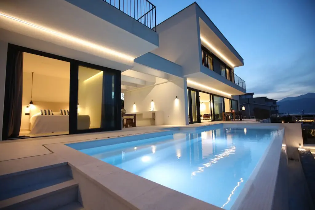 Villa en Tivat, Montenegro, 676 m² - imagen 1