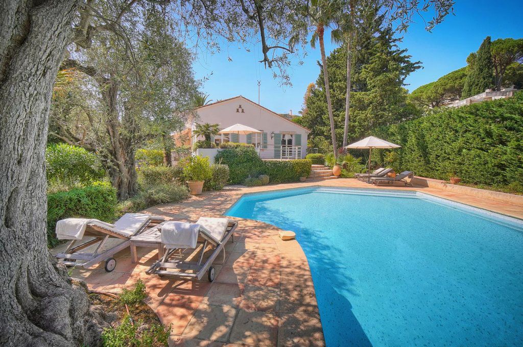 Villa in Cannes, France, 207 m² - picture 1