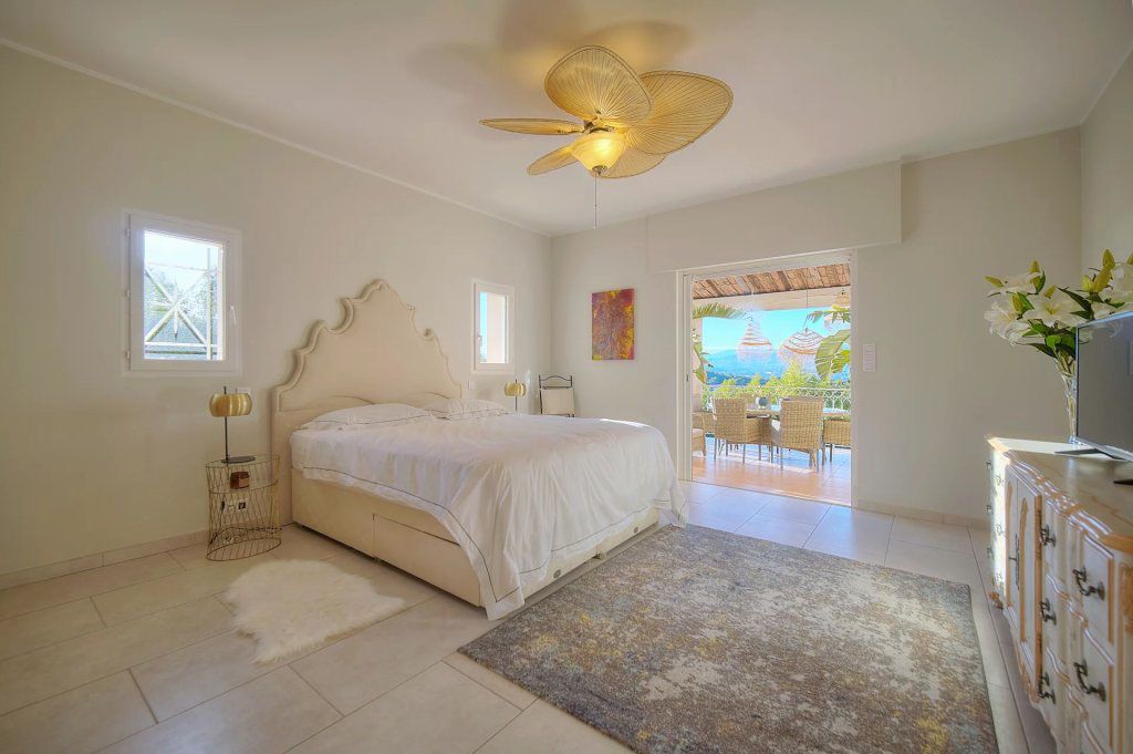 Villa à Mougins, France, 360 m² - image 10