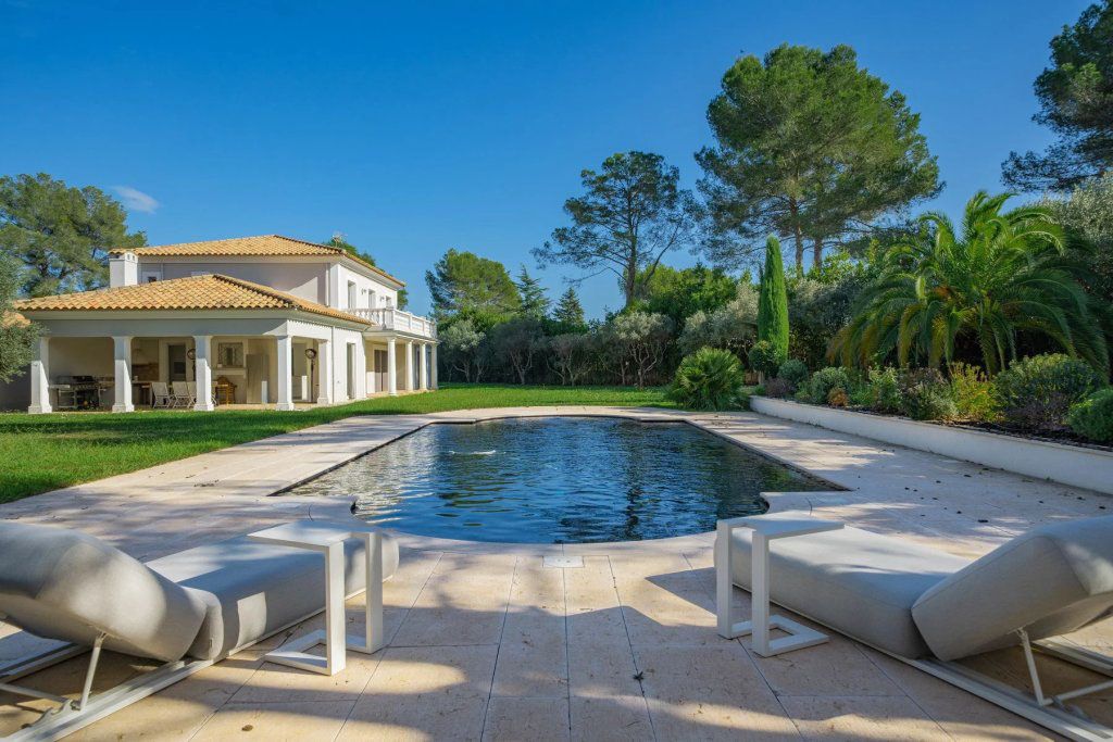 Villa in Mouans-Sartoux, France, 250 m² - picture 1
