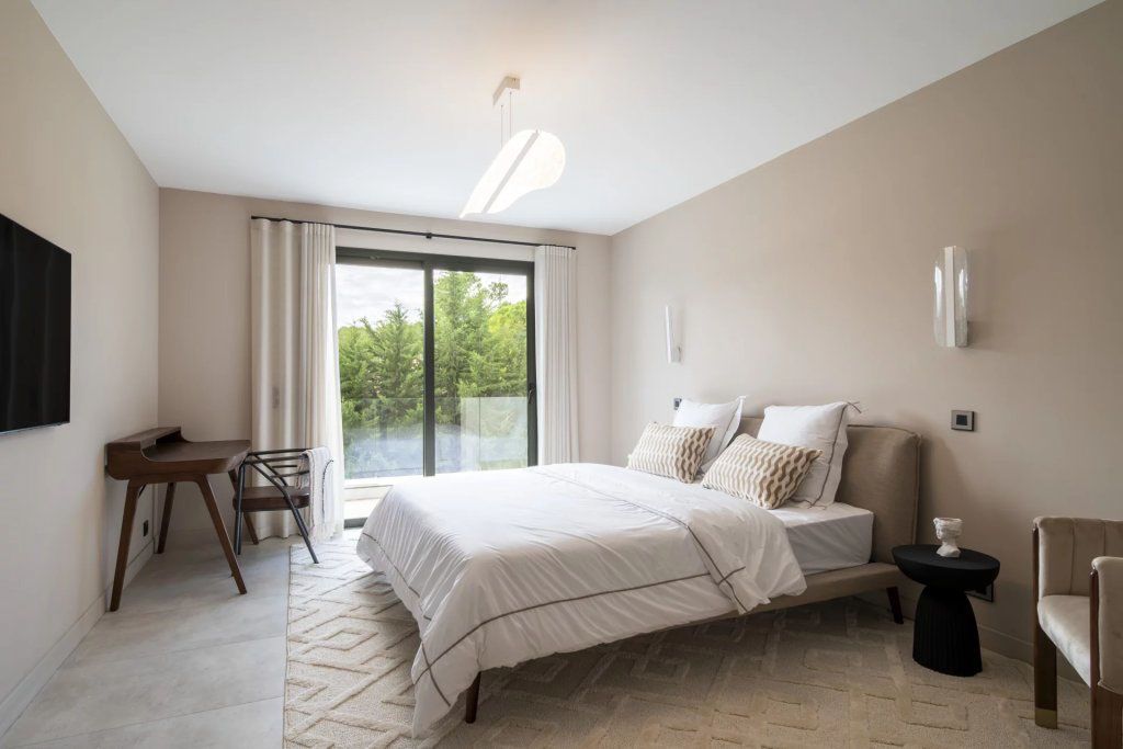 Villa à Mougins, France, 400 m² - image 6