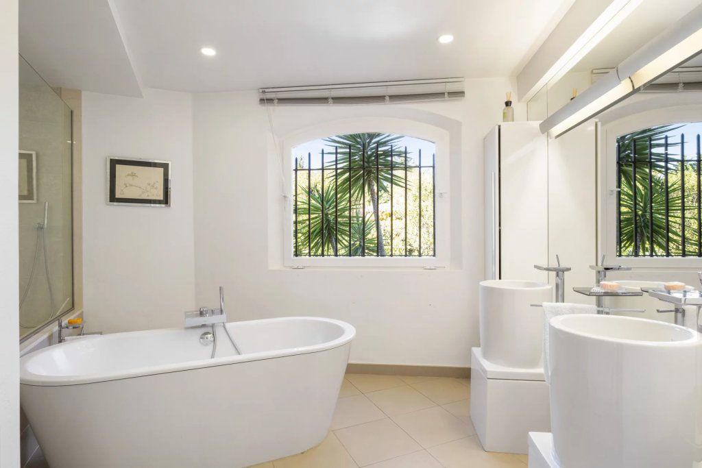 Villa in Mougins, France, 340 m² - picture 12