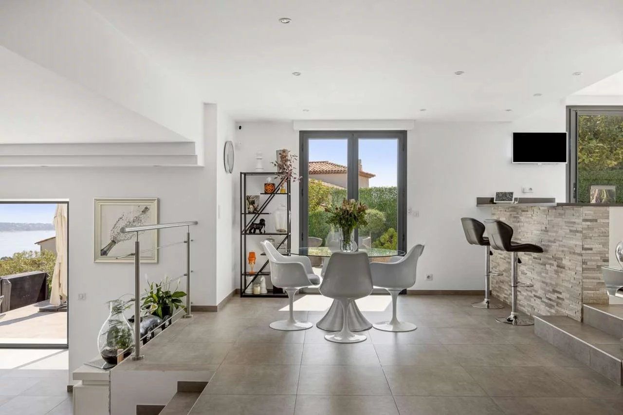 Villa in Vallauris, France, 250 m² - picture 7