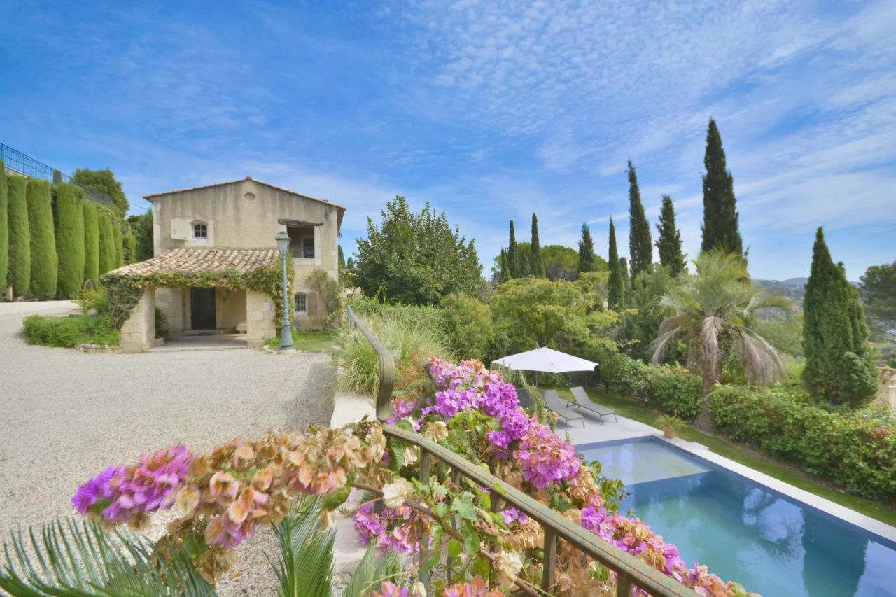 Villa in Mougins, France, 280 m² - picture 1