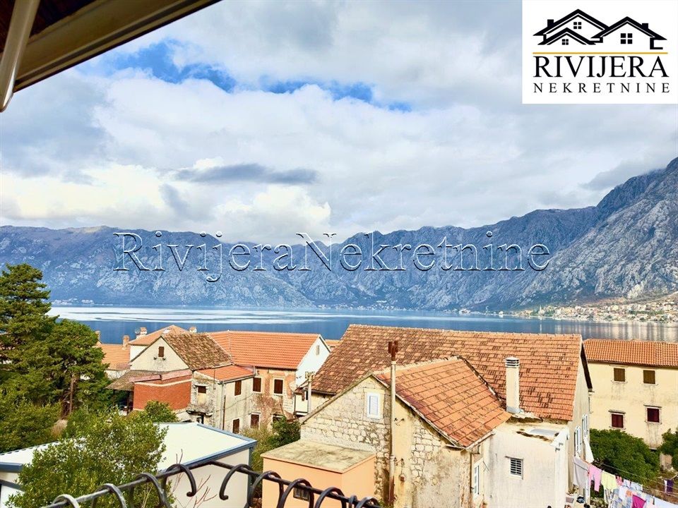 Apartment in Prcanj, Montenegro, 78 m² - picture 1
