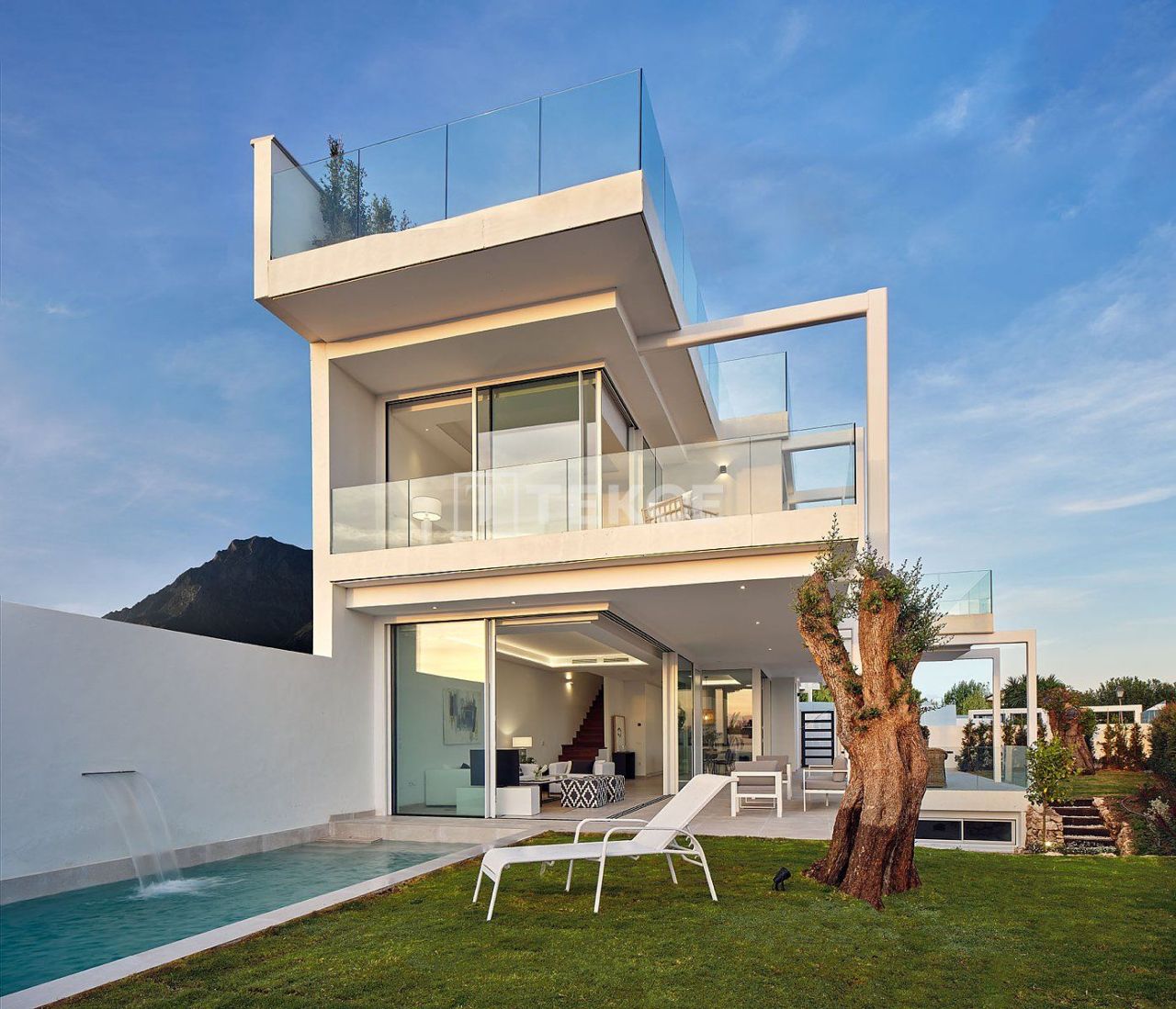 Villa in Marbella, Spanien, 446 m² - Foto 1