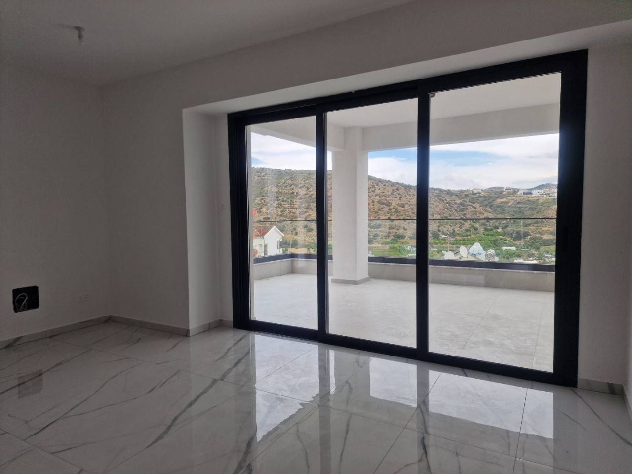 Piso en Germasogeia, Chipre, 100 m² - imagen 1