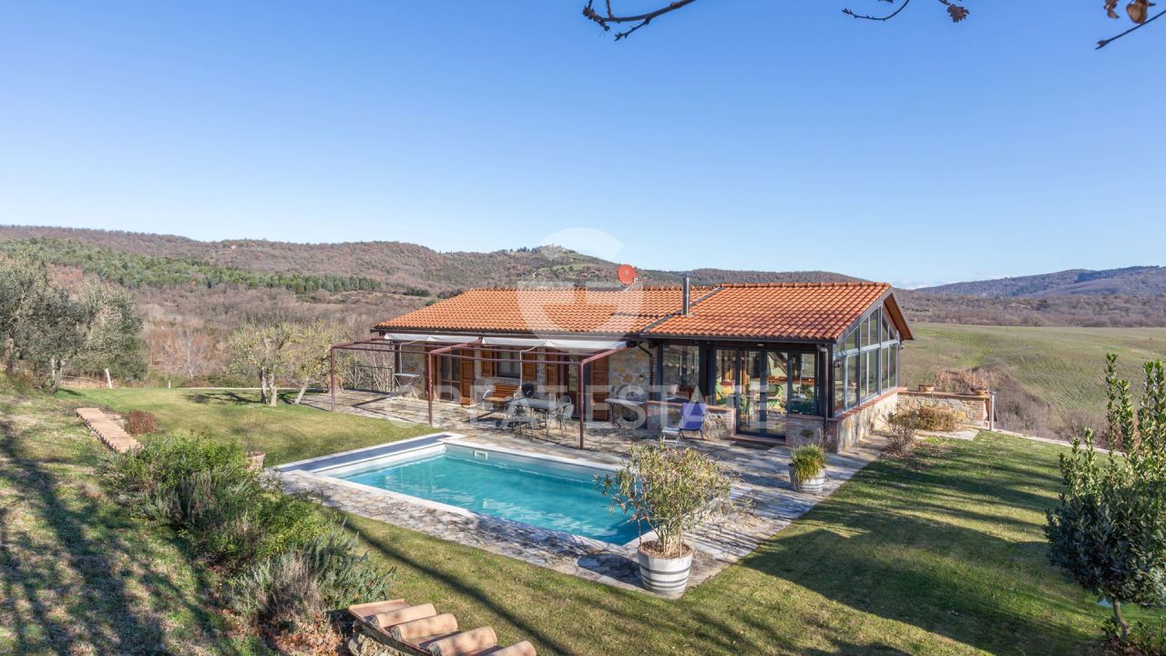 House in Montegabbione, Italy, 257.9 m² - picture 1