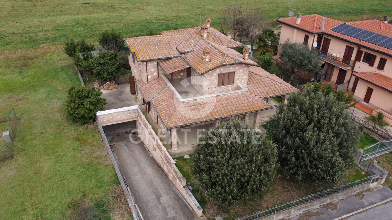 Maison à Castiglione del Lago, Italie, 292.3 m² - image 2