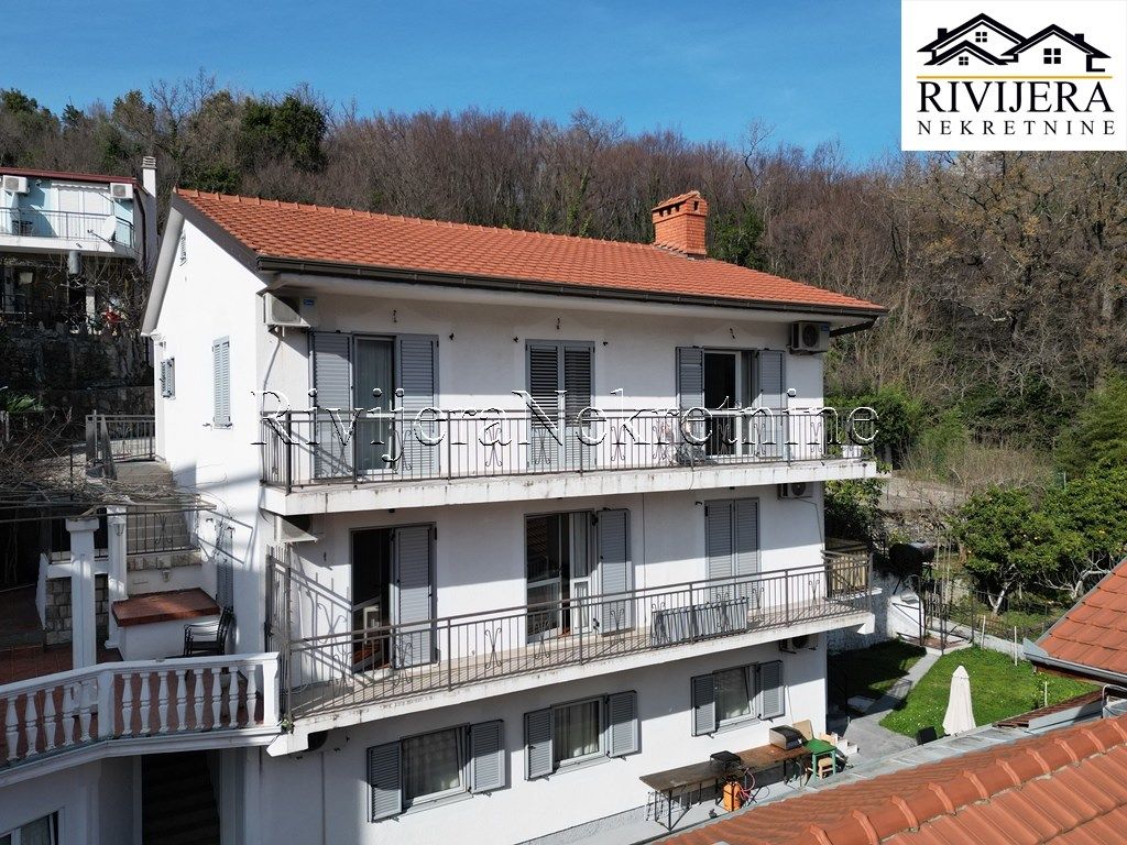 Casa en Herceg-Novi, Montenegro, 240 m² - imagen 1