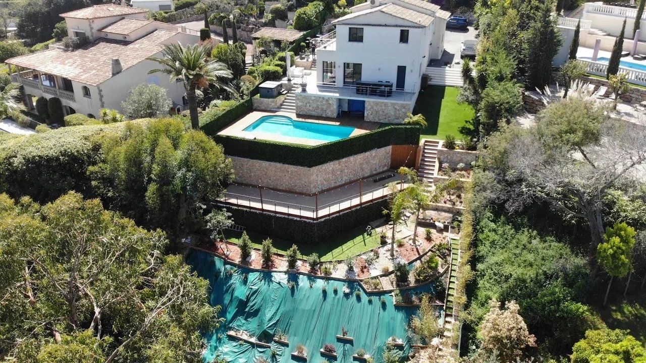 Villa in Cannes, France, 225 m² - picture 1