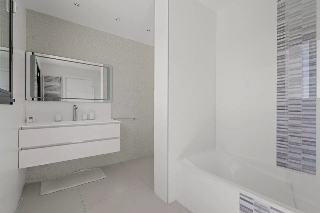 Villa in Mougins, France, 314 m² - picture 17