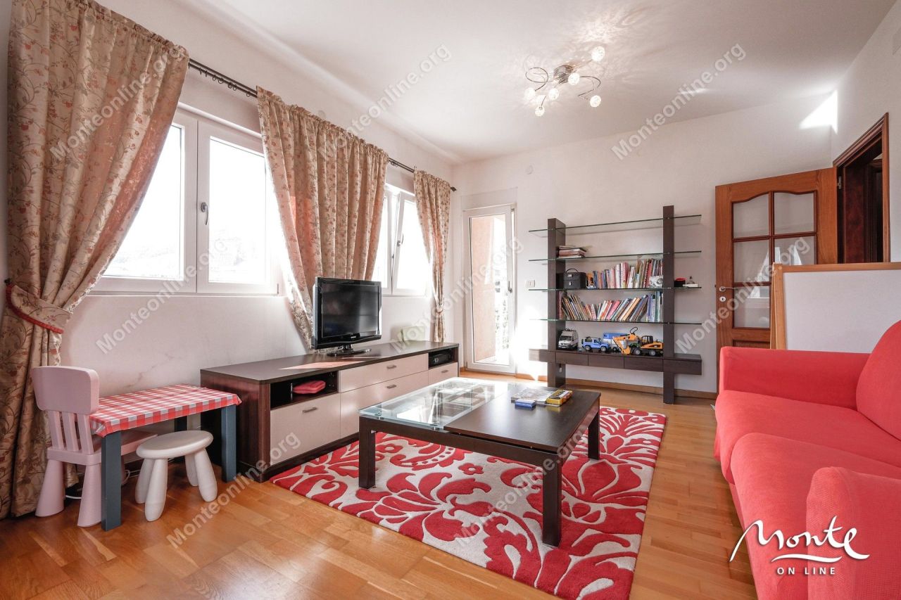 Piso en Budva, Montenegro, 64 m² - imagen 1