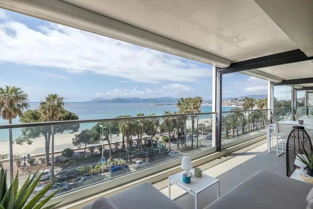 Apartment in Cannes, France, 220 m² - picture 1