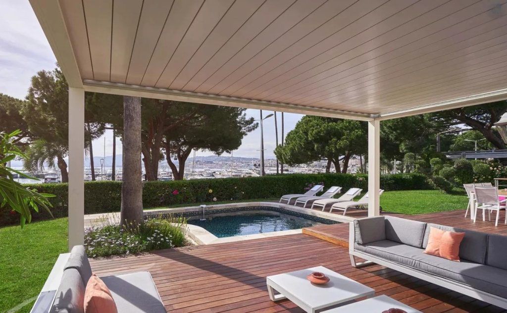 Villa à Cannes, France, 340 m² - image 1