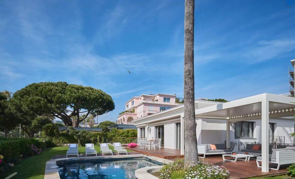 Villa in Cannes, France, 340 m² - picture 2