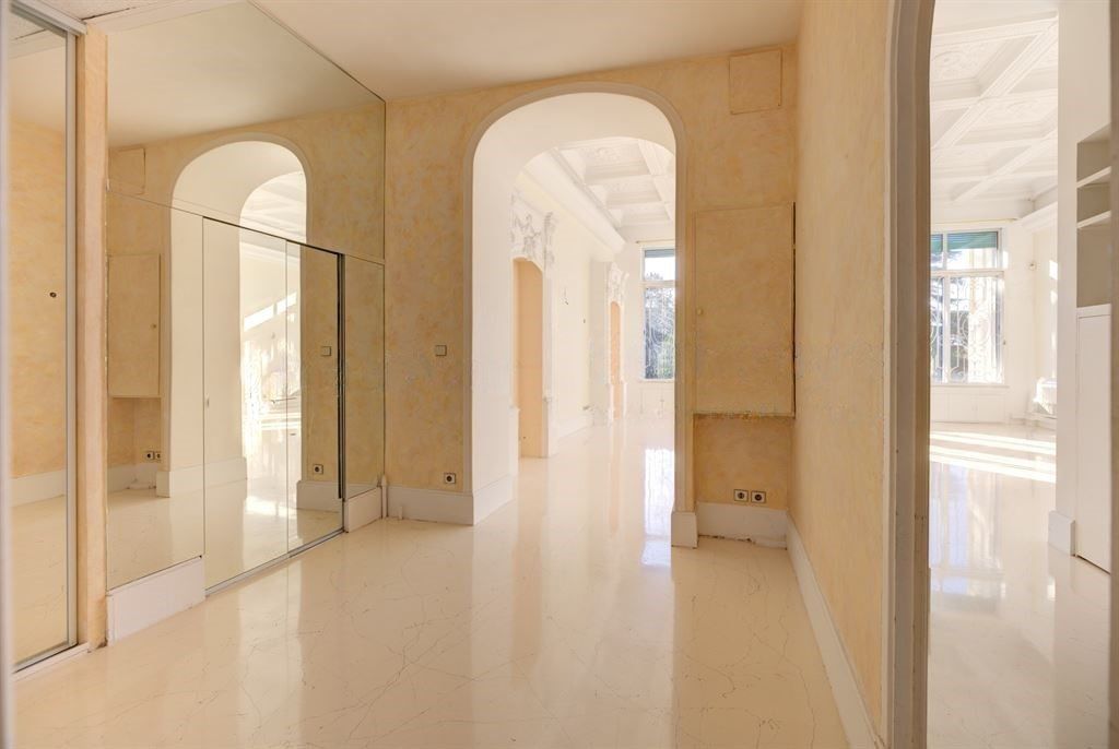 Apartment in Cannes, France, 246 m² - picture 9