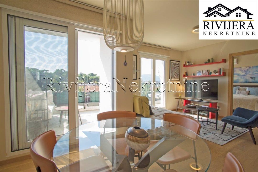 Appartement à Tivat, Monténégro, 64 m² - image 1