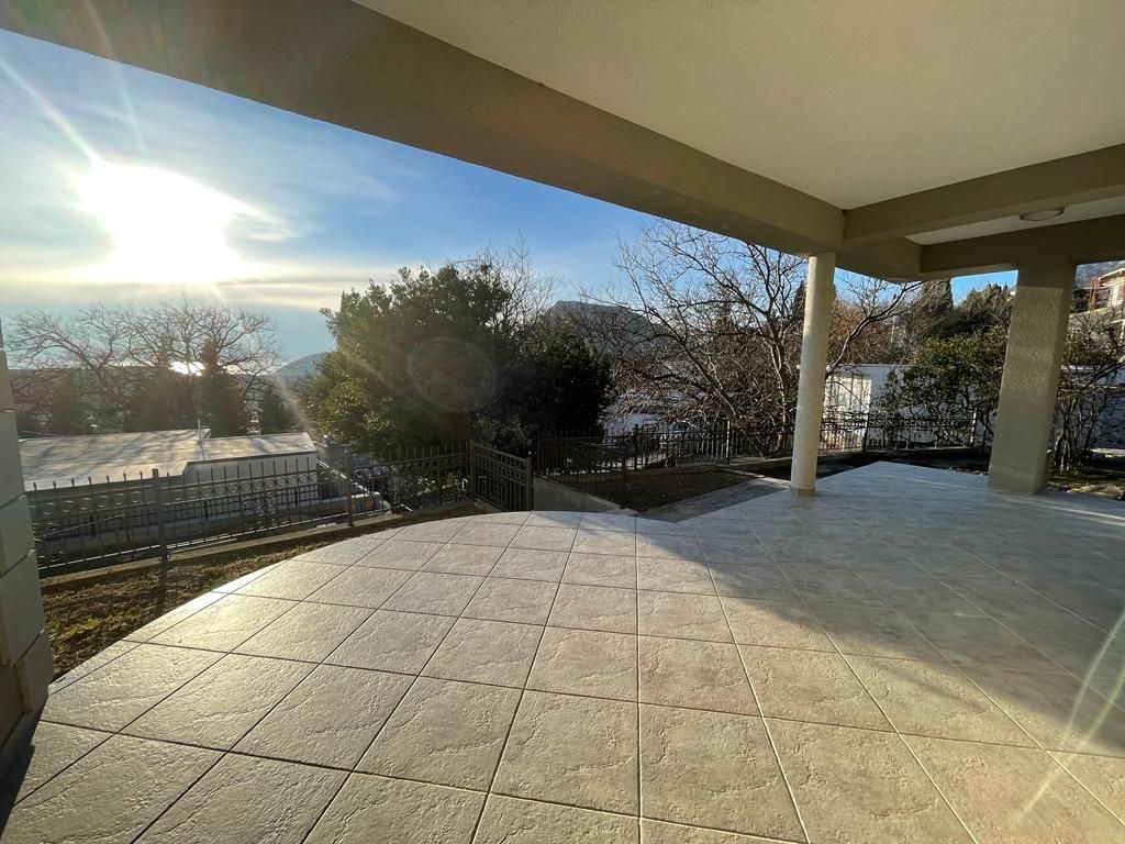 Maison à Sutomore, Monténégro, 150 m² - image 1