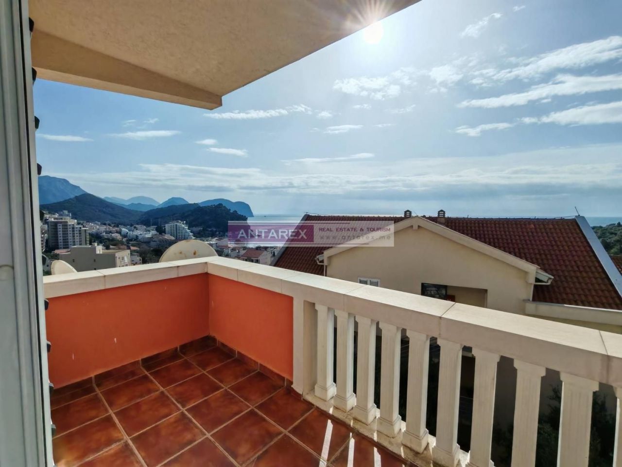 Apartamento en Petrovac, Montenegro, 55 m² - imagen 1