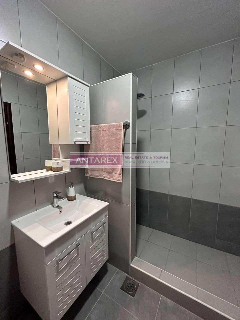 Apartment in Petrovac, Montenegro, 85 m² - picture 9