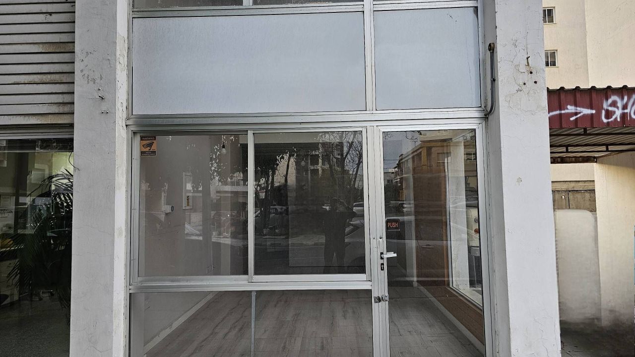 Tienda en Mesa Geitonia, Chipre, 50 m² - imagen 3