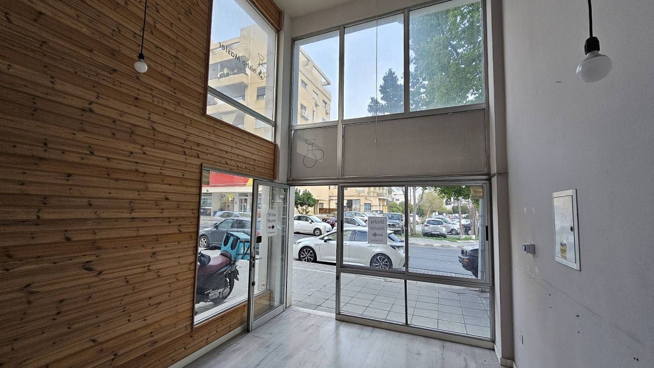 Tienda en Mesa Geitonia, Chipre, 50 m² - imagen 5