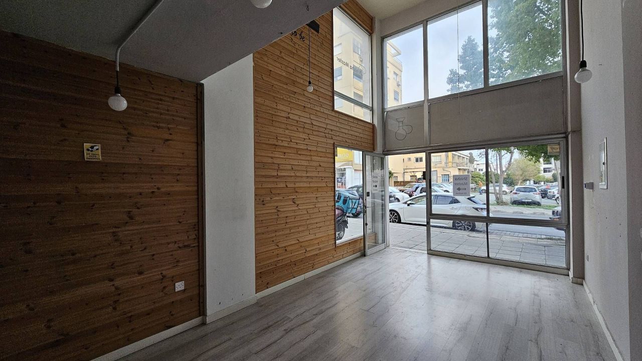 Tienda en Mesa Geitonia, Chipre, 50 m² - imagen 6