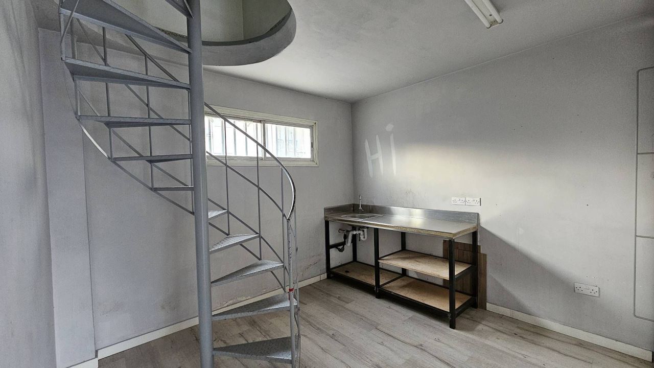 Tienda en Mesa Geitonia, Chipre, 50 m² - imagen 7