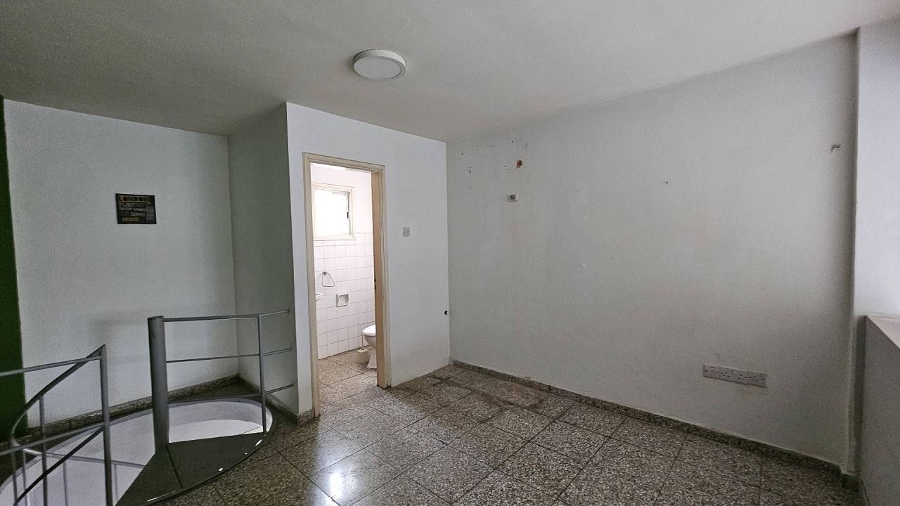 Tienda en Mesa Geitonia, Chipre, 50 m² - imagen 8