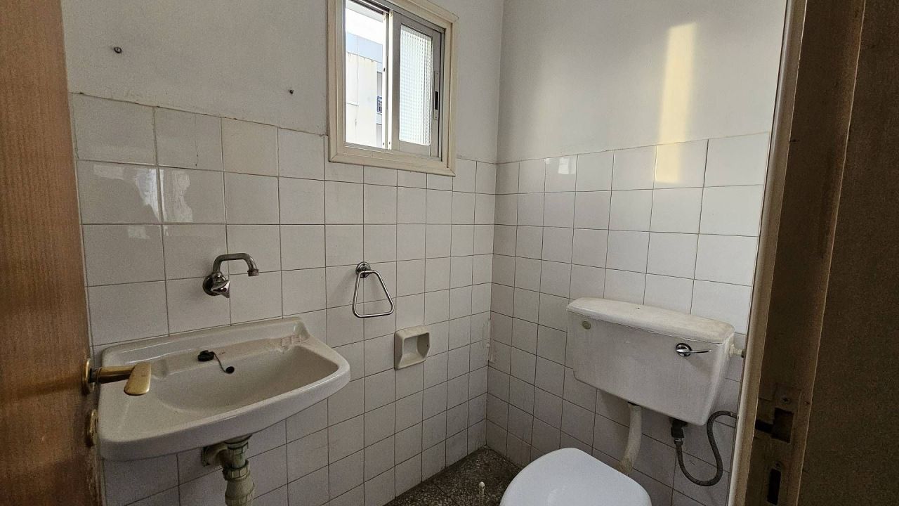 Tienda en Mesa Geitonia, Chipre, 50 m² - imagen 10