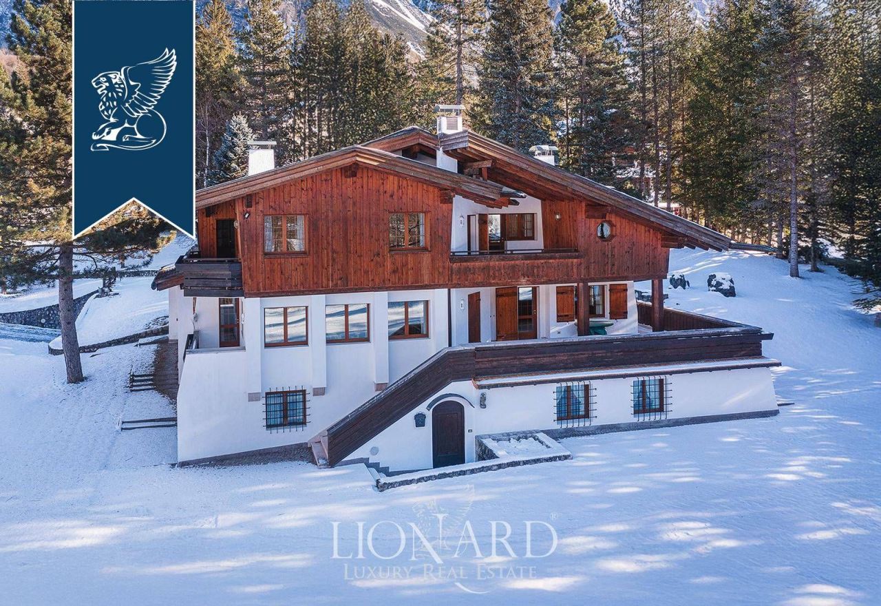 Villa en Cortina d'Ampezzo, Italia, 893 m² - imagen 3