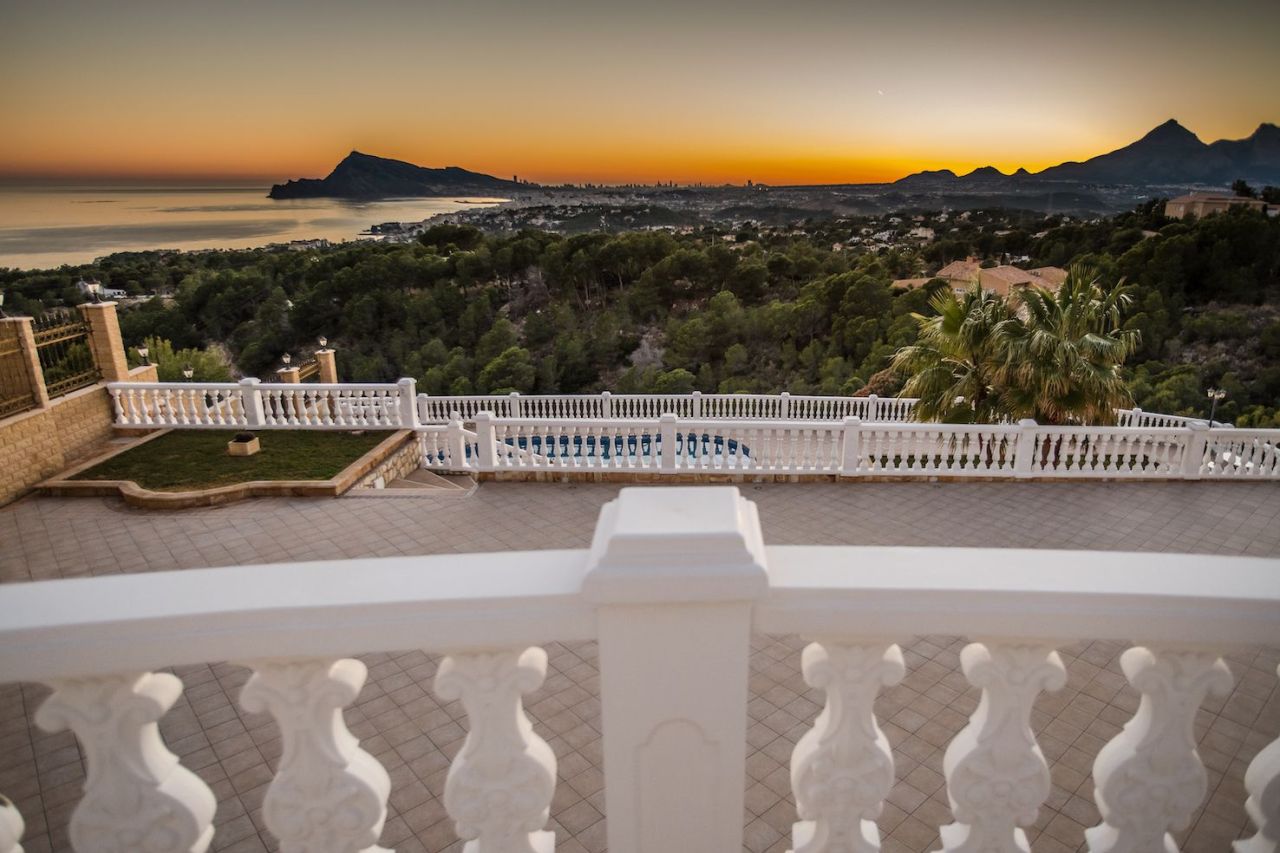 Haus in Costa Blanca, Spanien, 1 039 m² - Foto 1