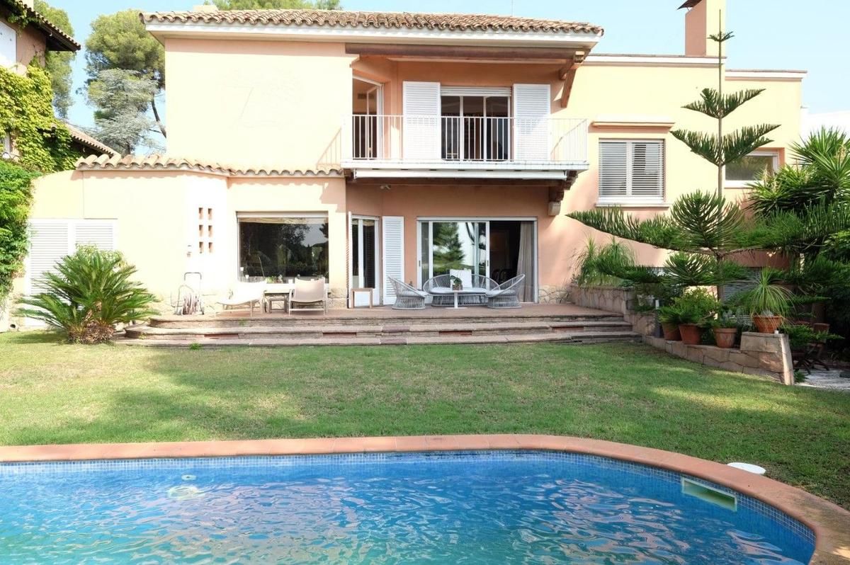 House in Barcelona, Spain, 520 m² - picture 1