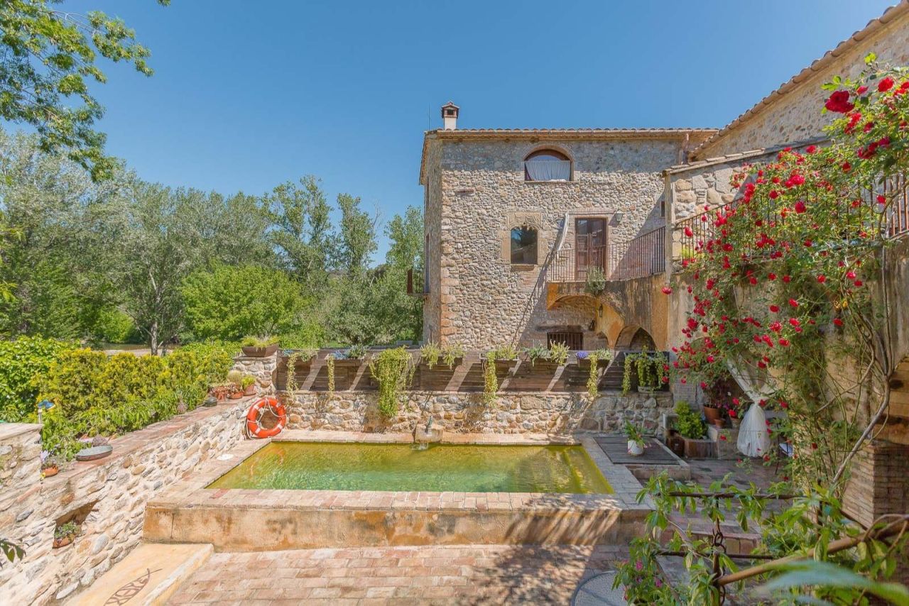 Propiedad comercial en la Costa Brava, España, 727 m² - imagen 1